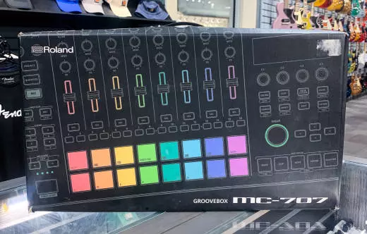 Roland - MC-707 8-Channel Groovebox 2